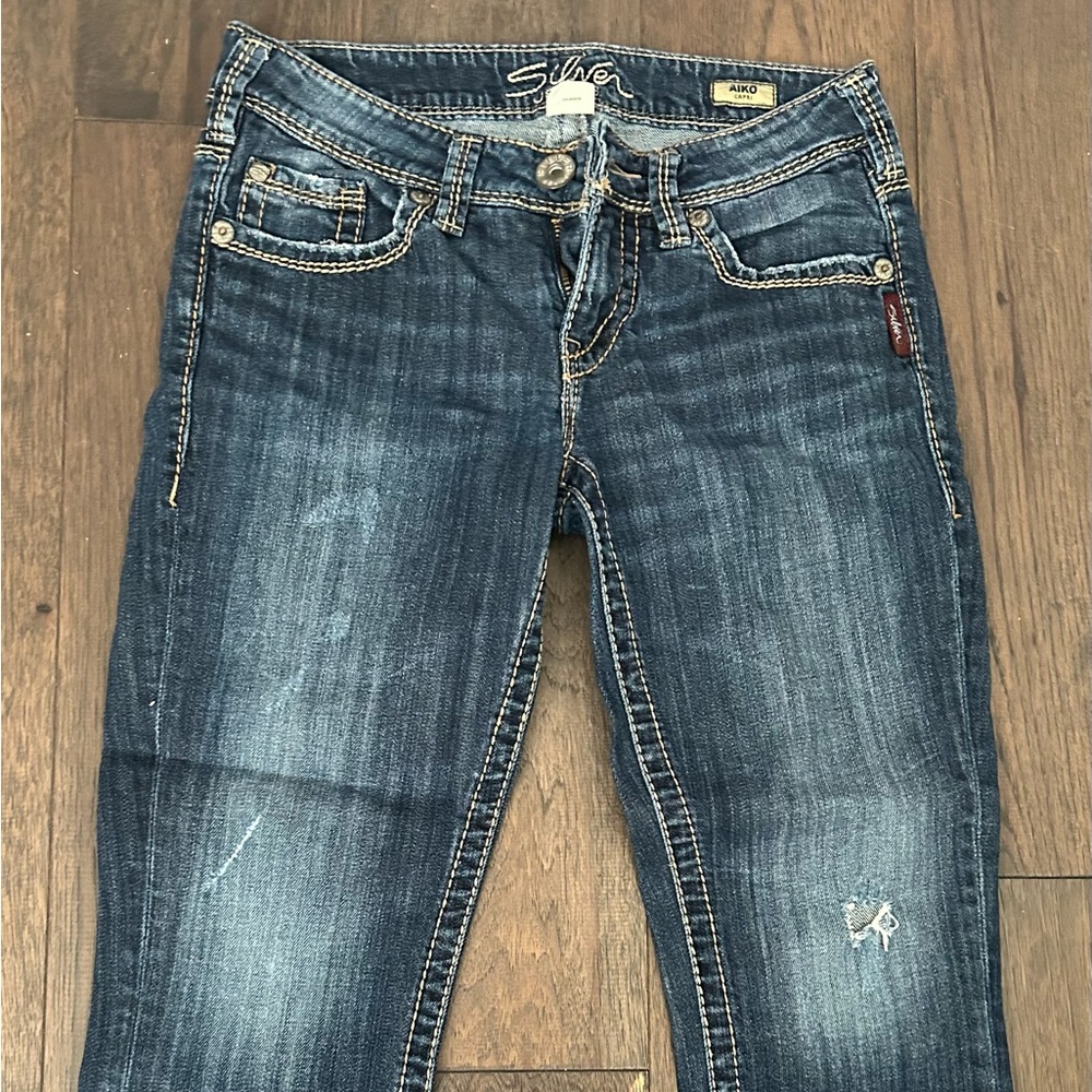 Low rise Silver capris.